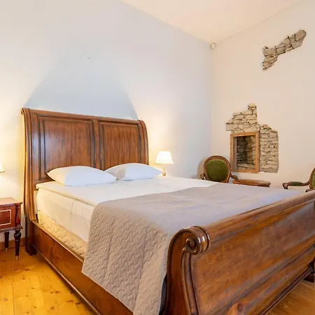 Old Town - Premium Medieval House טאלין