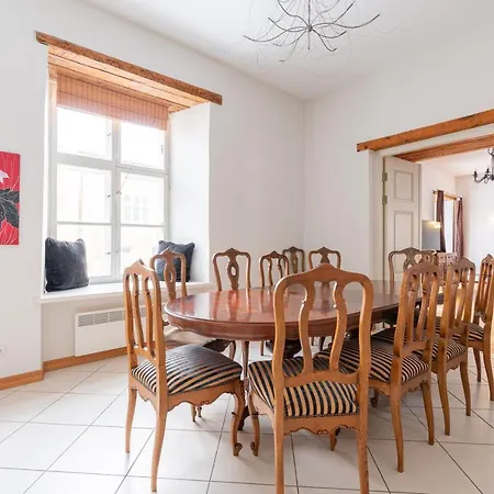 Old Town - Premium Medieval House Apartmán *